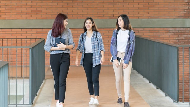 gaya anak fakultas berdasarkan hari